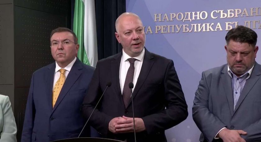 Желязков: Подкрепям протеста, но няма да подам оставка Желязков: Подкрепям протеста, но няма да подам оставка