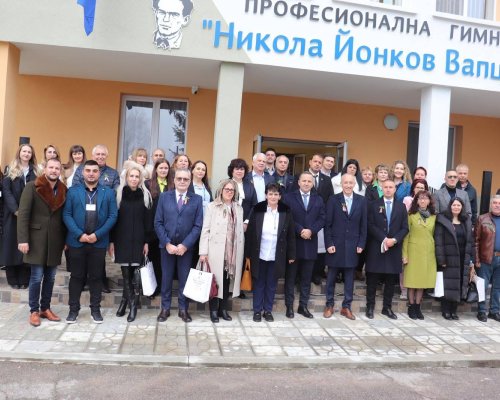 Министър К. Вълчев и кметът Р. Ревански откриха модерния STEM център в ПГ  Никола Вапцаров  в Белица