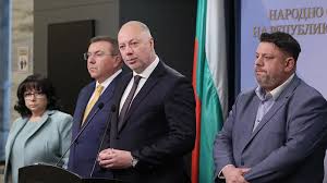 Ние ще абдикираме последни : Правителството е готово да влезе в дебат за вот на недоверие