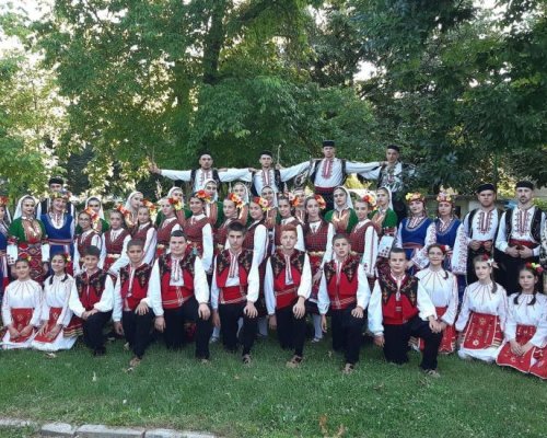 Танцов ансамбъл Веселие на фестивал в Тайланд