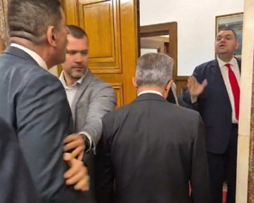 Викове, обиди, физически допир: Конфронтация между Пеевски и Мирчев в парламента