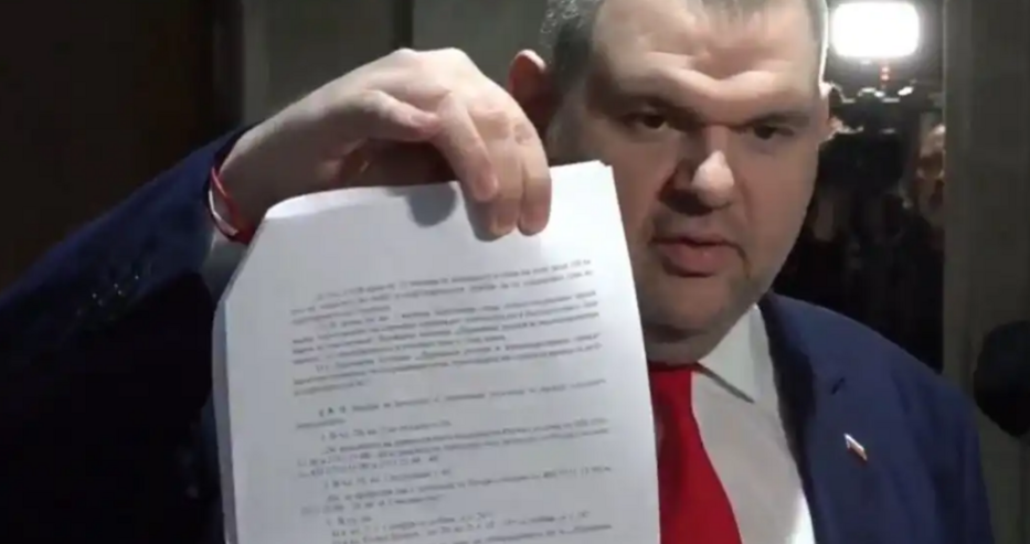 Пеевски отвърна на Мирчев: 9 месеца беше с нас