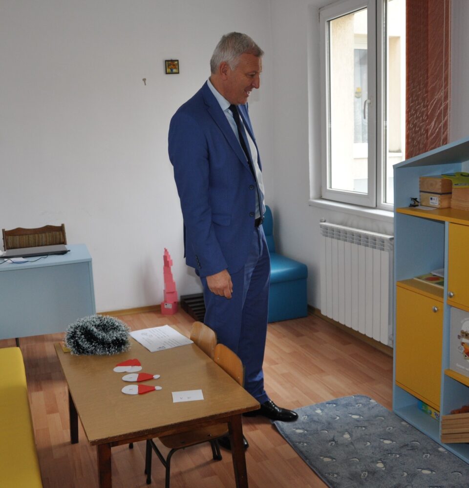 Кметът Красимир Герчев откри нови специализирани кабинети в детските градини в Разлог, Баня и Бачево