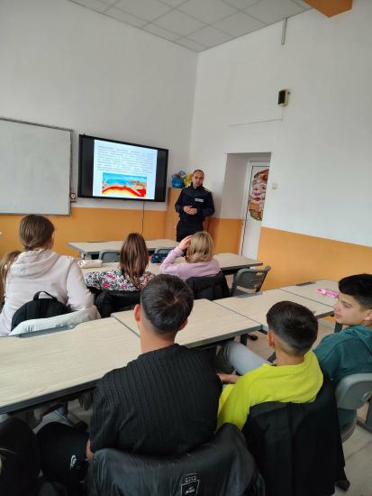 Шестокласници от Крупник преминаха обучение за реакция при бедствия и пожари