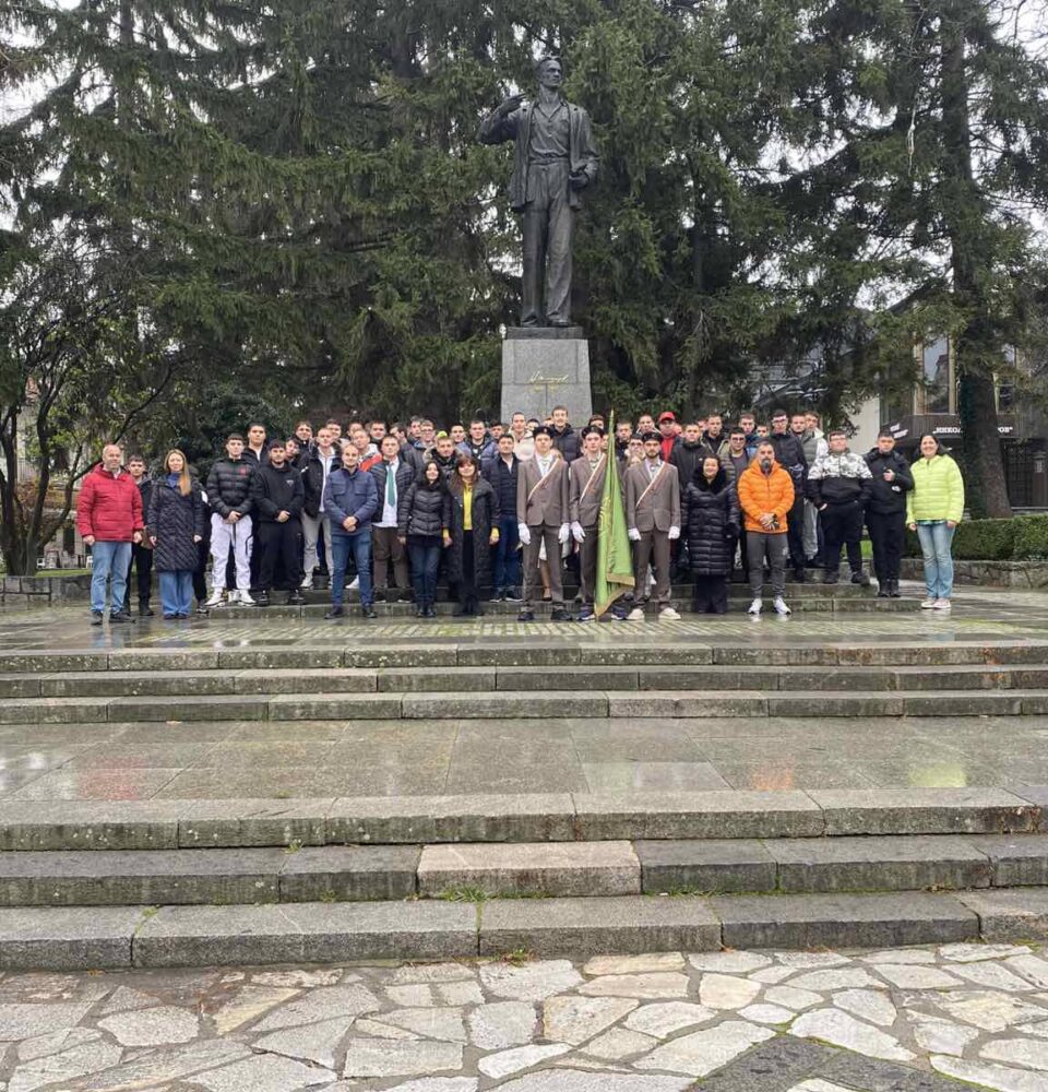 ПЛТГ Никола Й. Вапцаров-Банско отбеляза тържествено паметта на своя патрон ПЛТГ Никола Й. Вапцаров-Банско отбеляза тържествено паметта на своя патрон