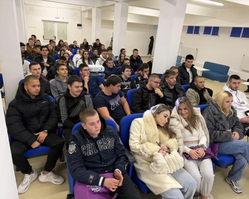 Ръст на ранните бременности в Кюстендилско: Дупница започна активна превенция сред учениците