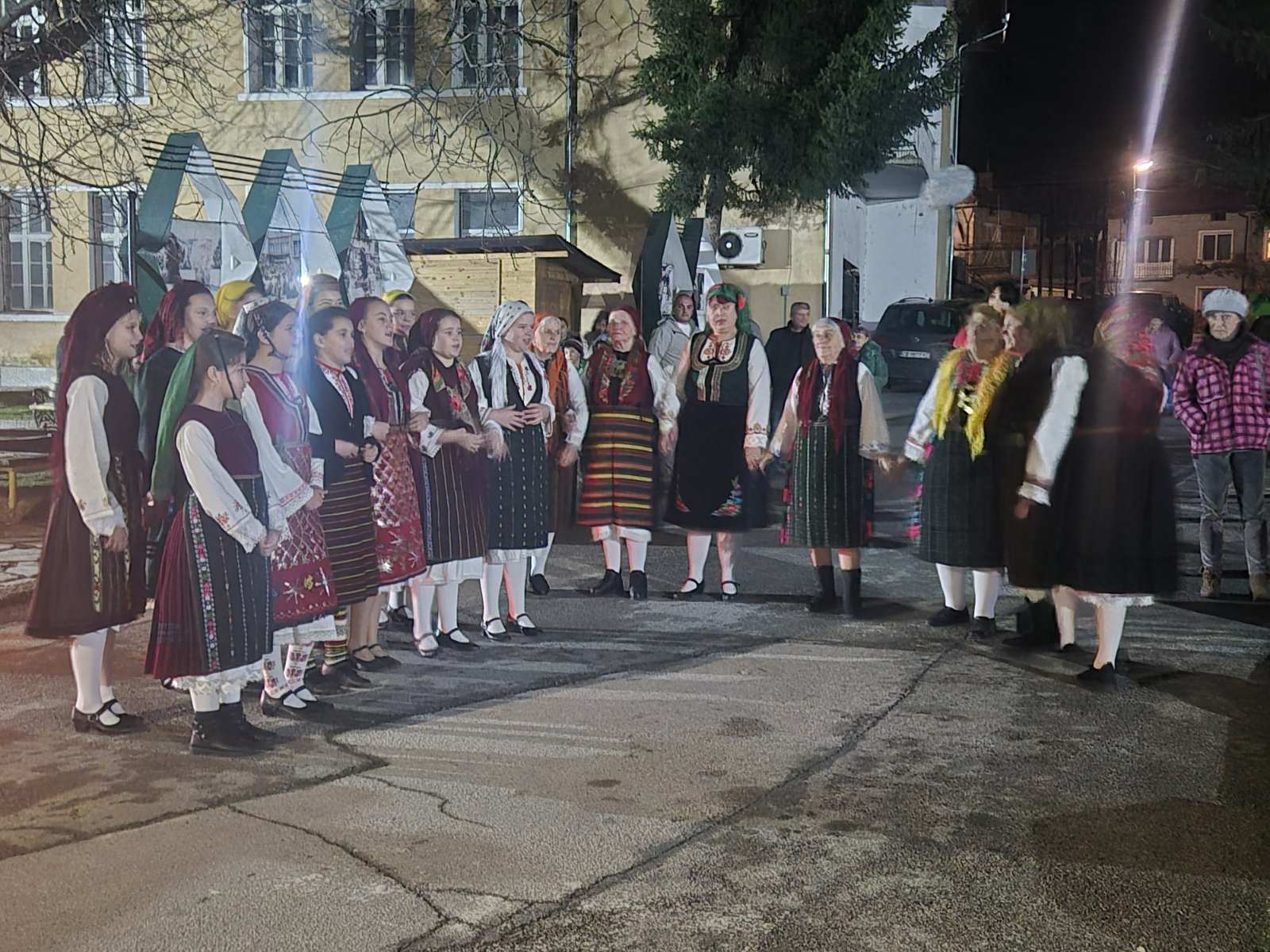 Елешница отбеляза празника на Св. Варвара с традиционни ритуали и песни