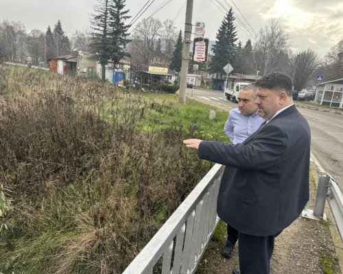 Вицепремиер Зафиров и областният управител на Перник инспектират критични речни участъци по Струма