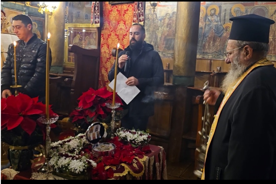 В Рупите посрещнаха частица от мощите на Свети Николай Мирликийски В Рупите посрещнаха частица от мощите на Свети Николай Мирликийски