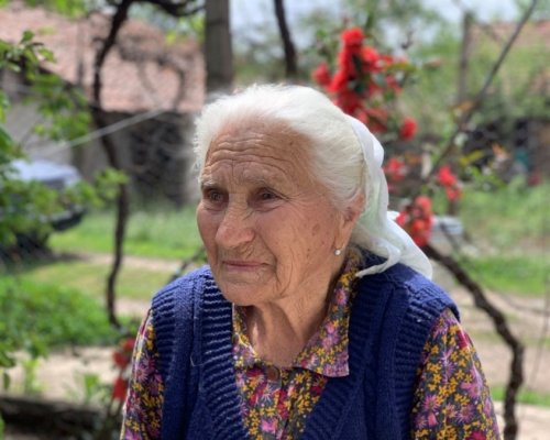 Миг човечност  раздава 1400 хранителни пакета на възрастни в 30 села около Кюстендил