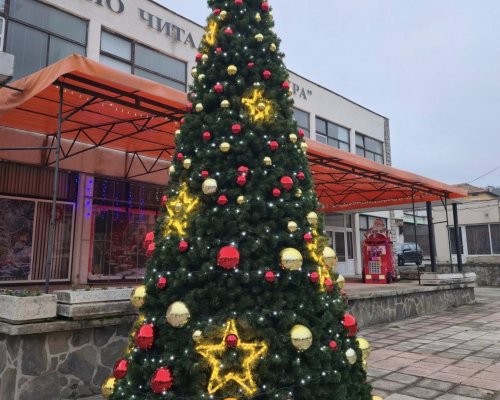 Запалиха светлините на коледната елха в Гърмен