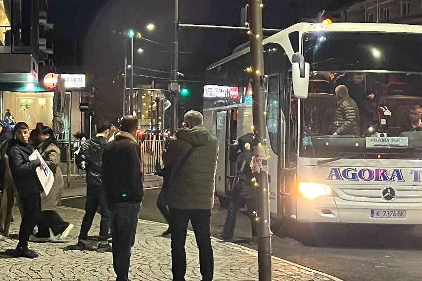 Започва контрапротестът на Пеевски в бастиона на ДПС Кърджали Започва контрапротестът на Пеевски в бастиона на ДПС Кърджали