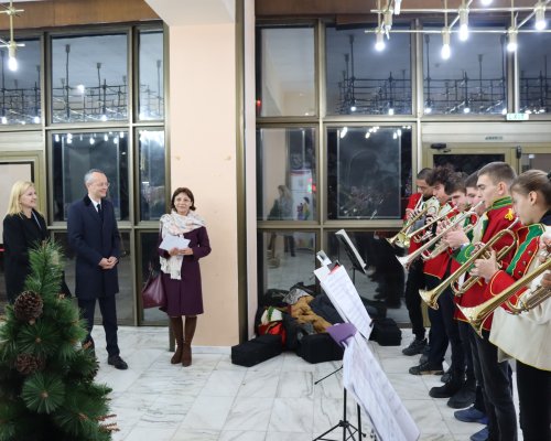 Коледният концерт на Центъра за личностно и творческо развитие на децата на Благоевград събра на една сцена талантите от всички школи