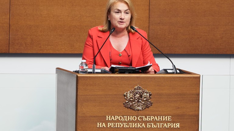 Величие: Контрапротестът на ДПС-Ново начало се превърна в панаир на страха Величие: Контрапротестът на ДПС-Ново начало се превърна в панаир на страха