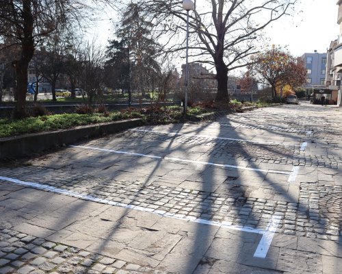 Паркингът на ул.  Антим I  в центъра на Благоевград отново отвори след подобрения