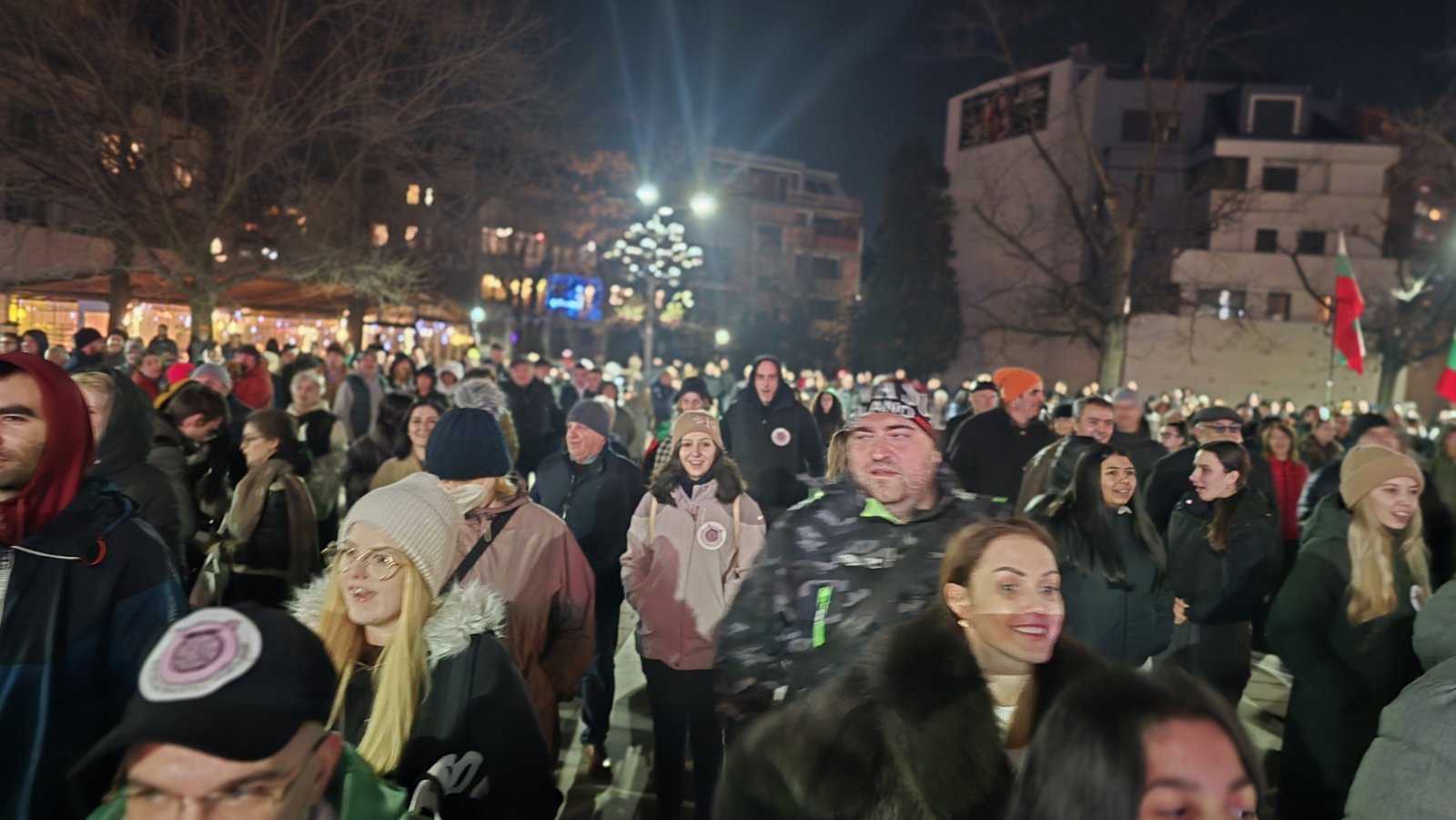 Над 2000 души на протеста в Благоевград скандират ОСТАВКА