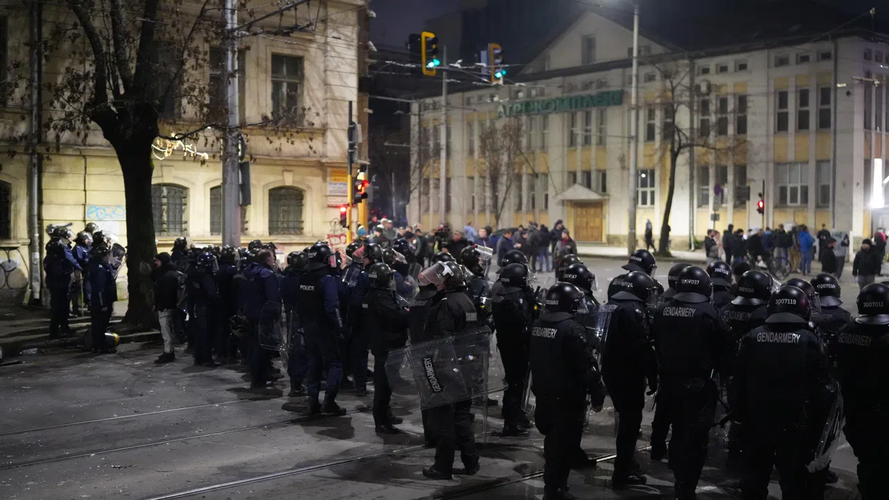 Десетки задържани на протеста в София