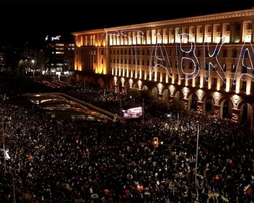 Световните медии отразяват масовите антиправителствени протести в България