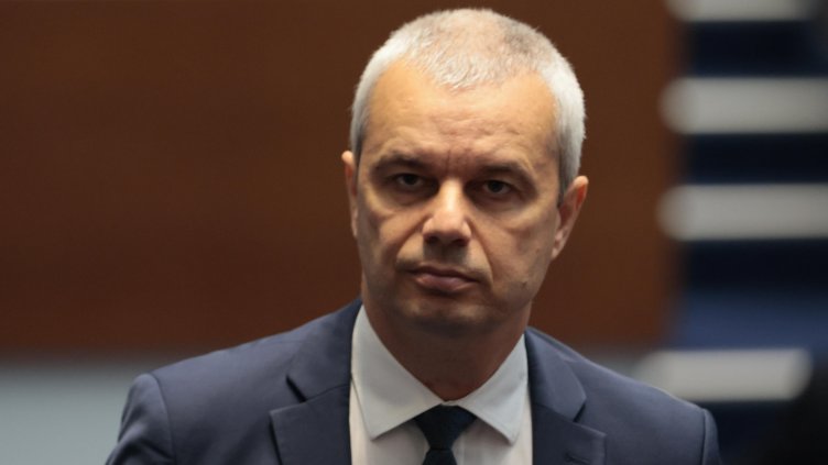 Костадинов: Правителството си отива, страхът се вижда в погледа им Костадинов: Правителството си отива, страхът се вижда в погледа им