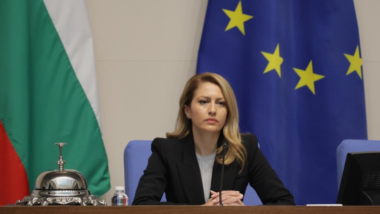 За протокола след оставката: Шестият вот на недоверие към кабинета е неуспешен За протокола след оставката: Шестият вот на недоверие към кабинета е неуспешен