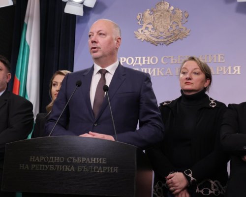След мащабните протести кабинетът  Желязков  подаде оставка, от опозицията се обявиха за бързи и честни избори