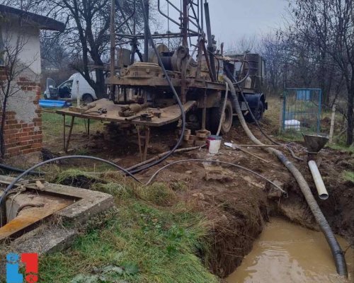 Стартираха ремонтните дейности по водопроводната мрежа в с. Долно Церово