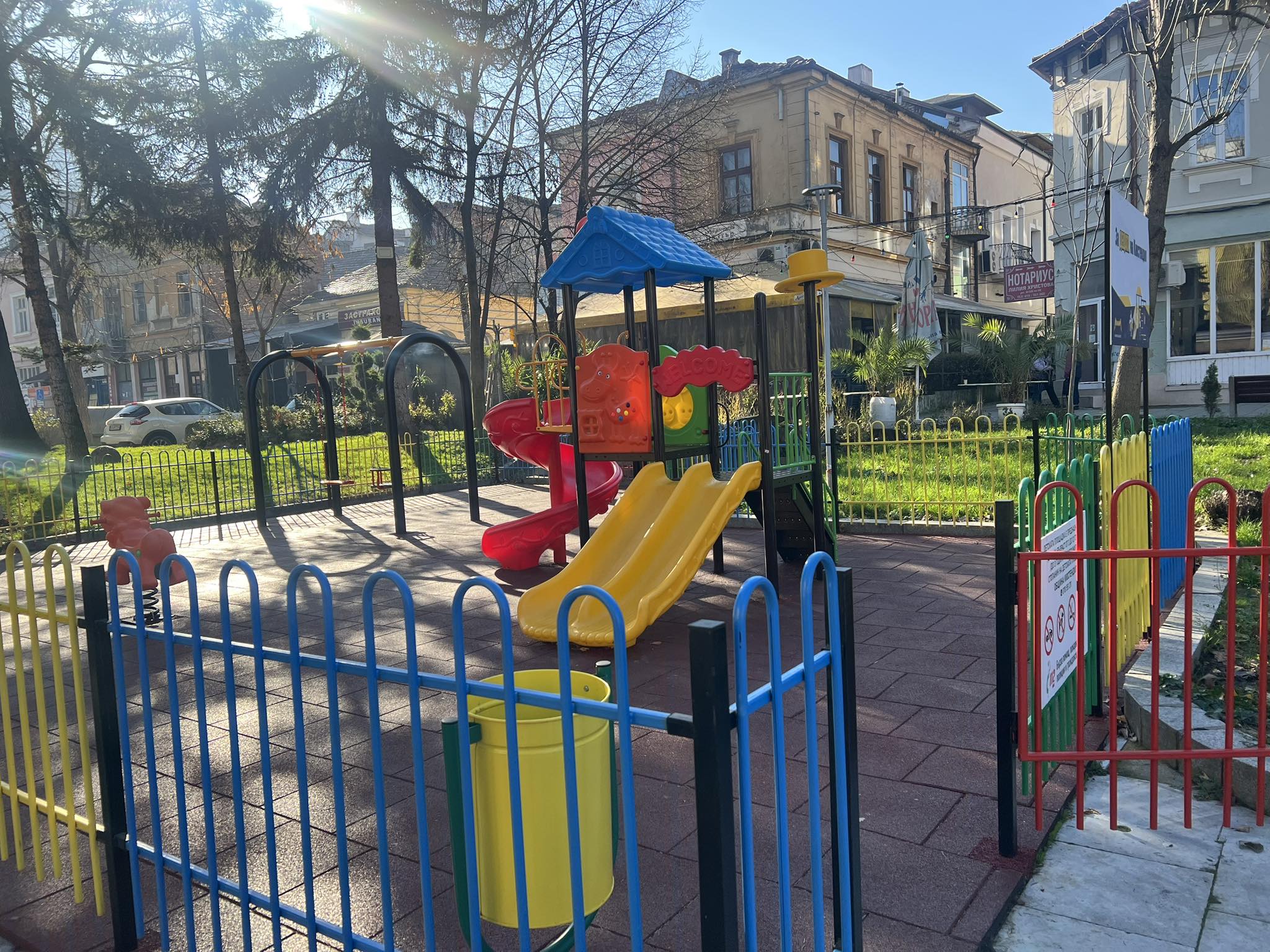 Нова детска площадка радва децата в центъра на Кюстендил