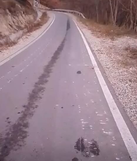 Верижна машина Харвест  изора  новия път за с. Влахи