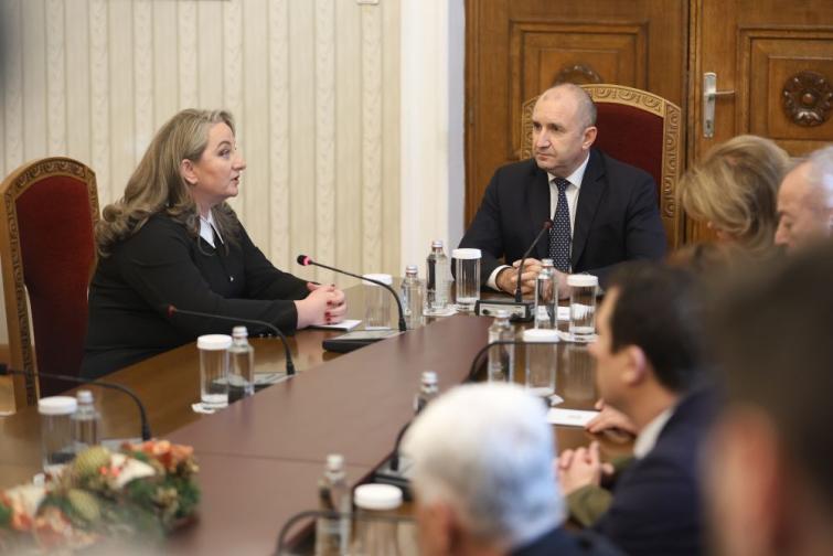 До часове внасят удължителен бюджет, ГЕРБ-СДС призова президента да участва в избори със свой проект До часове внасят удължителен бюджет, ГЕРБ-СДС призова президента да участва в избори със свой проект