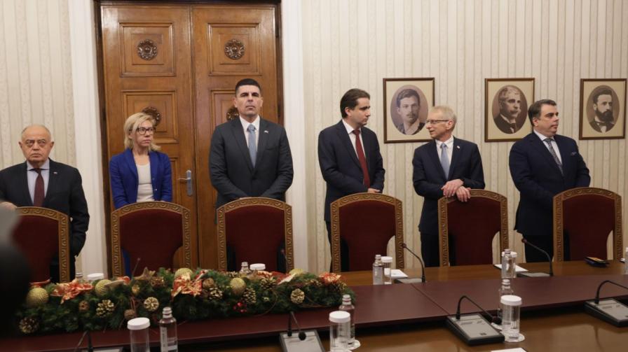 Асен Василев и ПП-ДБ проведоха консултации с президента Румен Радев преди връчването на мандата