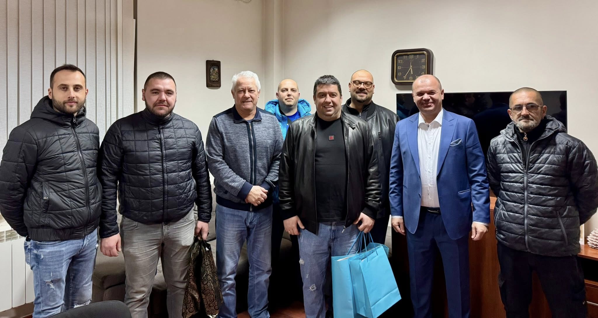 Левскарите от Кюстендил благодарят на медици, спасили живота на техен член