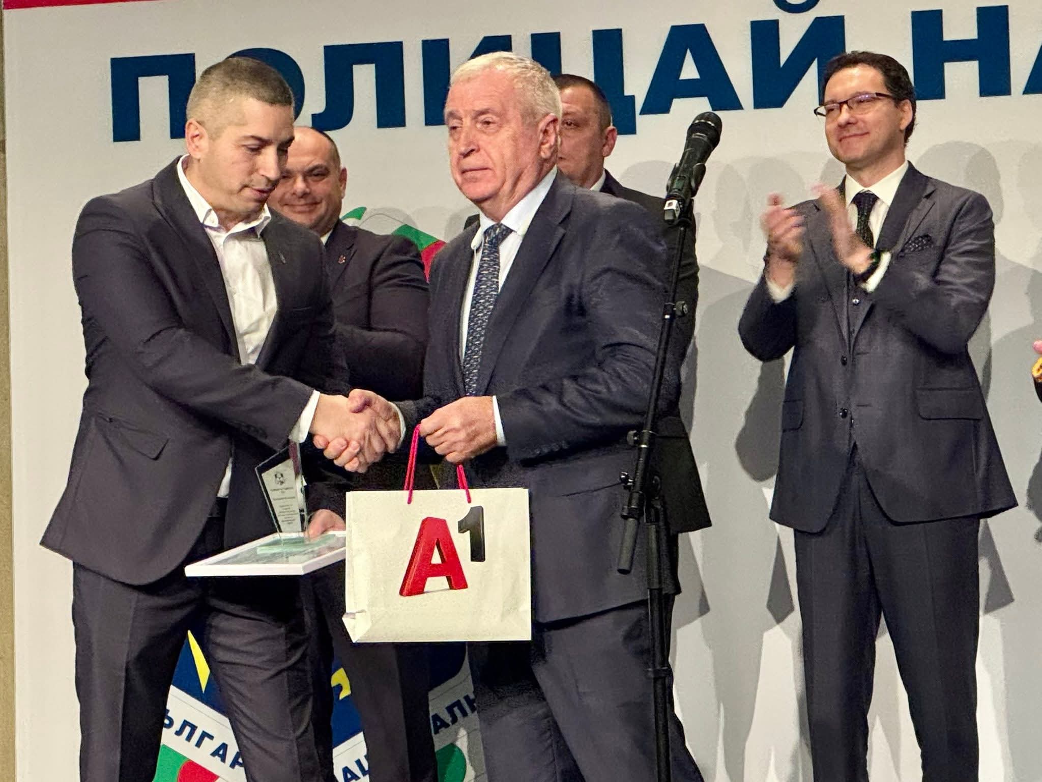 Наградата  Полицай на годината” за отдел  Митнически режим, данъчна и осигурителна система и фалшификации” при ГДБОП