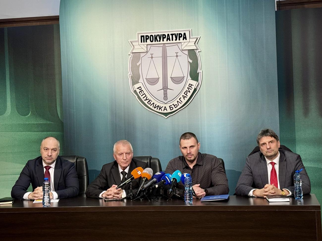 Разкрита организирана престъпна група с участието на служители на МВР Разкрита организирана престъпна група с участието на служители на МВР