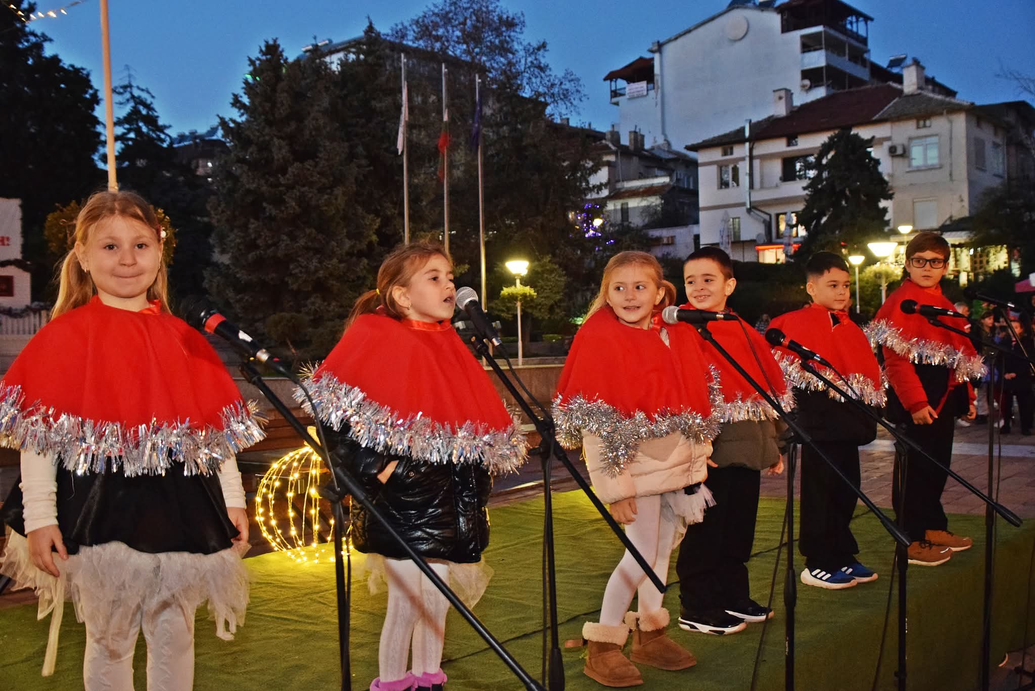 И тази година елхата събра Сандански!