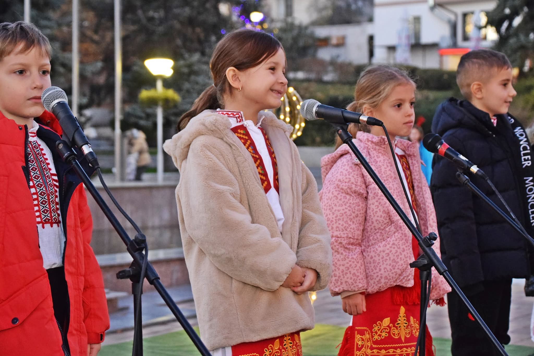 И тази година елхата събра Сандански!