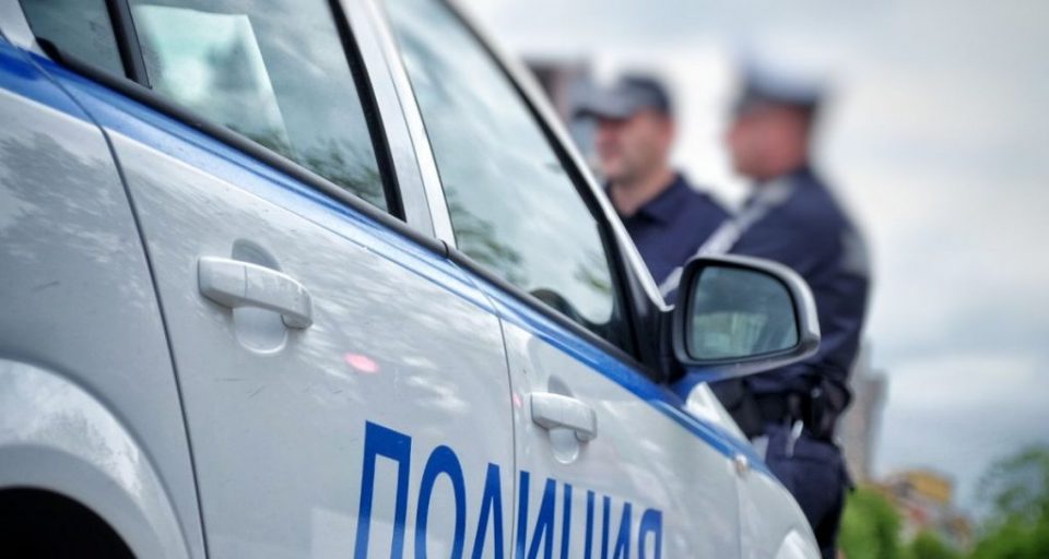 Издирван 30-годишен мъж е установен от полицията в Кюстендил Издирван 30-годишен мъж е установен от полицията в Кюстендил