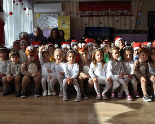 Коледна приказка с ангели, еленчета и джуджета в ДГ  Незабравка