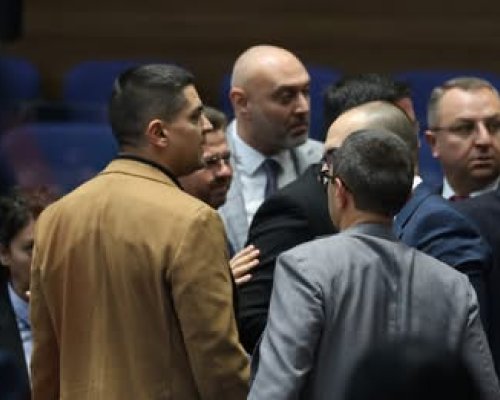 Екшън в пленарна зала: Радостин Василев и Гюнай Далоолу се сбиха