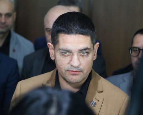 Около 40-50 секунди го търпях и след това се наложи да го отстраня, каза Радостин Василев за спречкването с депутата Гюнай Далоолу