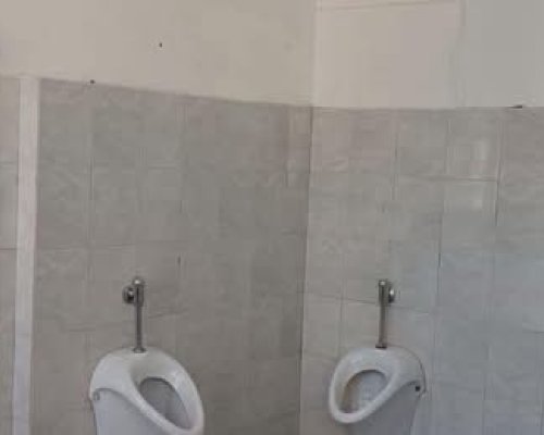 Нови сигнали: Ученици показват още снимки на скрити камери в тоалетните в 138-о училище