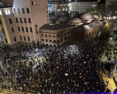 Нов протест на опозицията, започнаха да се събират хора в Триъгълника на властта