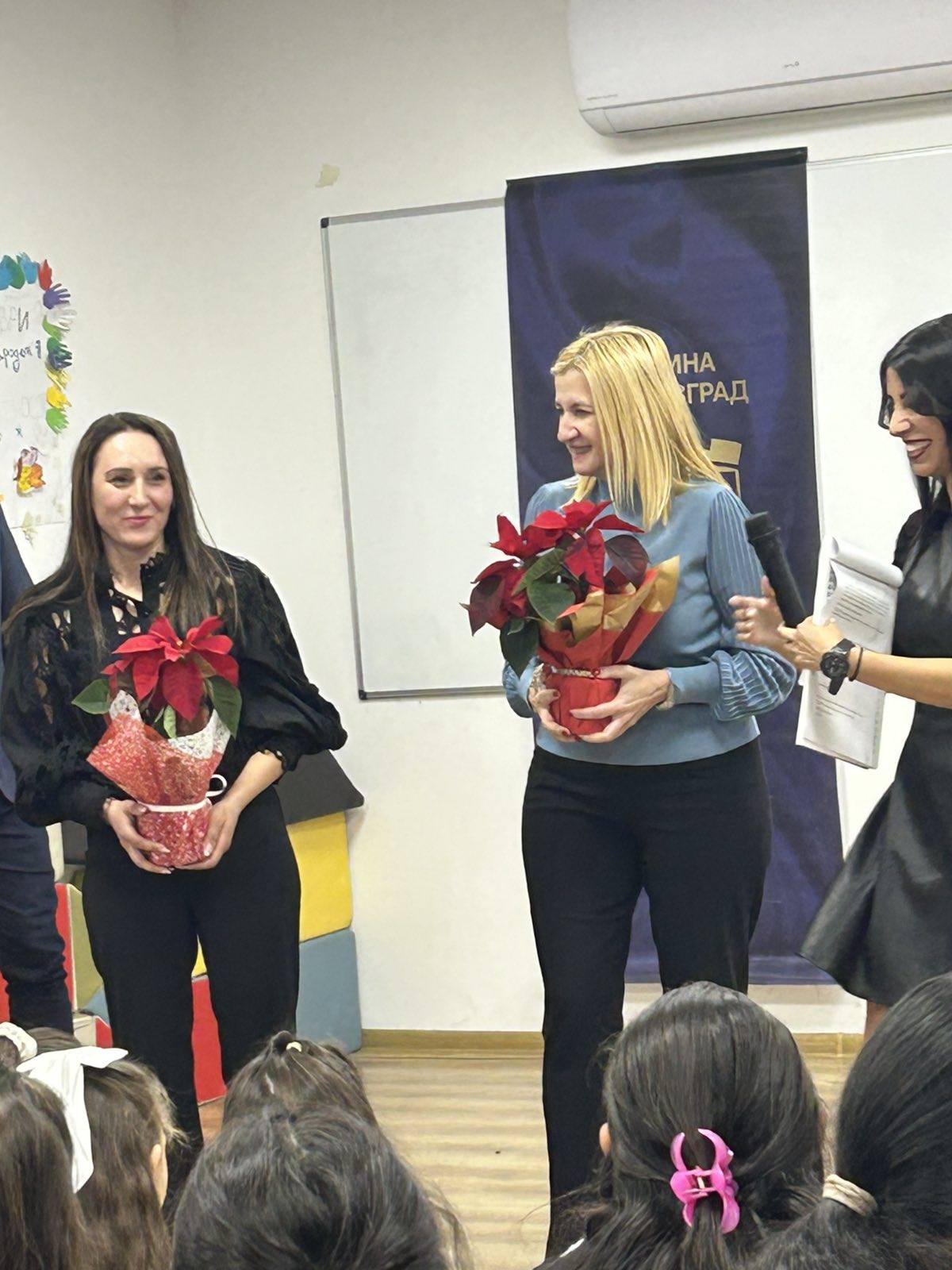Коледен концерт Заедно е по-светло на Коледа донесе празнично настроение в Благоевград