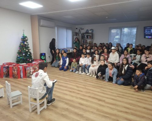 Коледен концерт  Заедно е по-светло на Коледа  донесе празнично настроение в Благоевград
