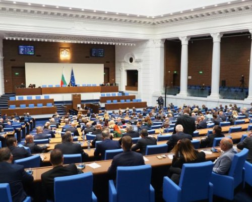 Скандал в НС! Депутати се обиждат, почти се стигна до бой