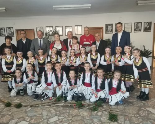 Децата от ДГ Снежанка с поздрав към ръководството и служителите на община Гоце Делчев