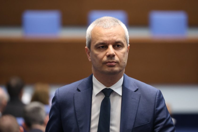 Възраждане сезира КС за падналия референдум на Радев