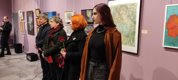 Художници редят коледна изложба в Кюстендил