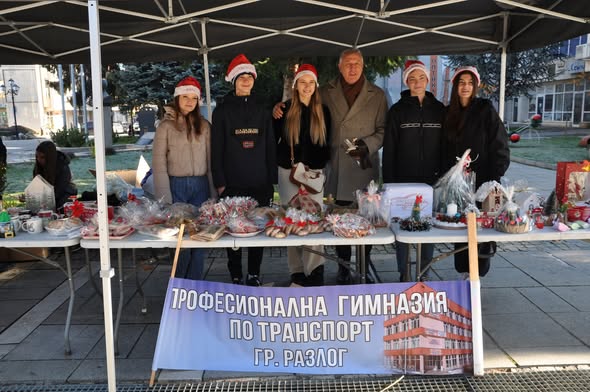 Доброто е заразно -коледните базари в Разлог продължиха и тази седмица Доброто е заразно -коледните базари в Разлог продължиха и тази седмица