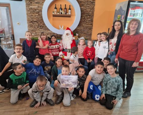 Ученици в Белица си спретнаха незабравимо коледно парти