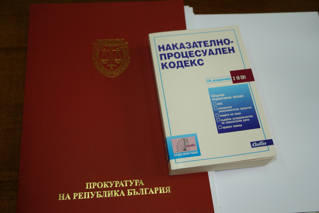 Гаранция вместо арест за директора на училището със скрити камери в тоалетната, прокуратурата ще протестира Гаранция вместо арест за директора на училището със скрити камери в тоалетната, прокуратурата ще протестира